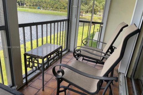 Condominio en Pembroke Pines, Florida, 2 dormitorios  № 2006745