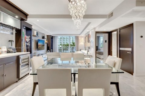 Снять в аренду кондоминиум в Майами-Бич, Флорида 2 спальни, 114.27м2, № 2034284 - фото 2