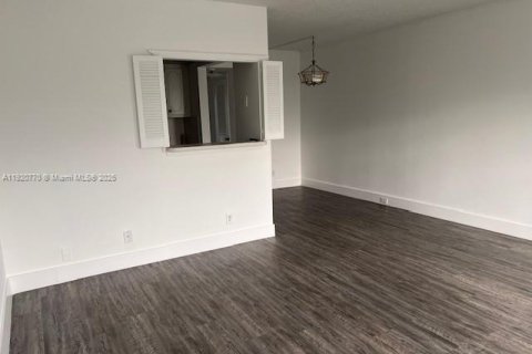 Condo in Boca Raton, Florida, 1 bedroom  № 1974927 - photo 2