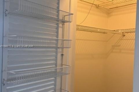 Condo in Boca Raton, Florida, 1 bedroom  № 1974927 - photo 10