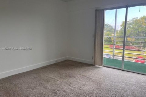 Condo in Boca Raton, Florida, 1 bedroom  № 1974927 - photo 9