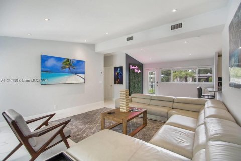 Casa en venta en Fort Lauderdale, Florida, 4 dormitorios, 172.98 m2 № 1887977 - foto 8