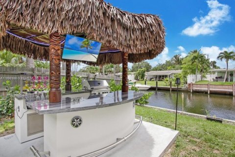 Casa en venta en Fort Lauderdale, Florida, 4 dormitorios, 172.98 m2 № 1887977 - foto 1