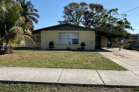 House in Pompano Beach, Florida 3 bedrooms, 94.76 sq.m. № 2069130