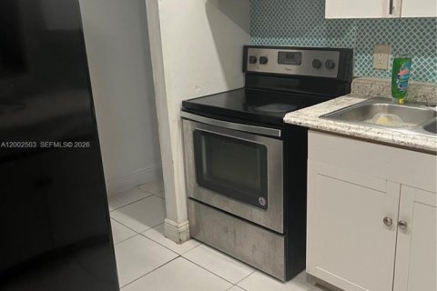 House in Pompano Beach, Florida 3 bedrooms, 94.76 sq.m. № 2069130 - photo 4