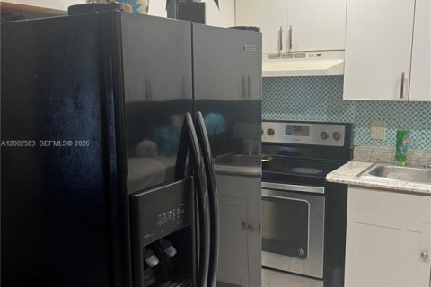 House in Pompano Beach, Florida 3 bedrooms, 94.76 sq.m. № 2069130 - photo 7