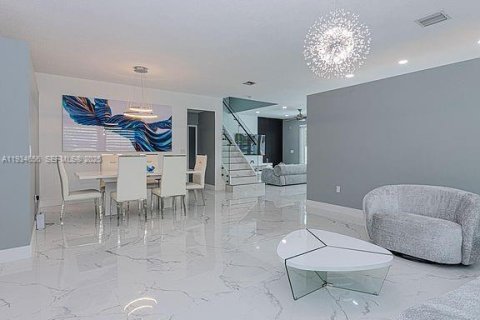 House in Royal Palm Beach, Florida 4 bedrooms, 233.28 sq.m. № 1992854 - photo 11