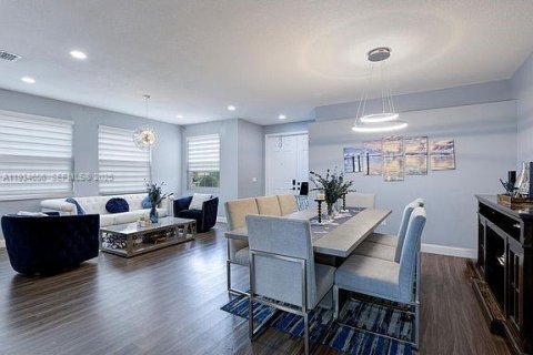 House in Royal Palm Beach, Florida 4 bedrooms, 233.28 sq.m. № 1992854 - photo 10