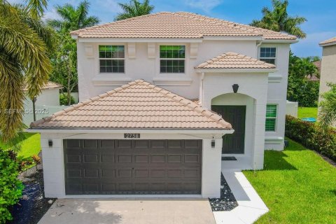 House in Royal Palm Beach, Florida 4 bedrooms, 233.28 sq.m. № 1992854 - photo 3