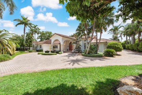 Villa ou maison à vendre à Miami, Floride: 7 chambres, 608.05 m2 № 1938638 - photo 1
