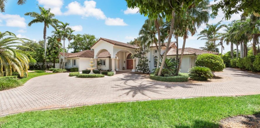 Villa ou maison à Miami, Floride 7 chambres, 608.05 m2 № 1938638