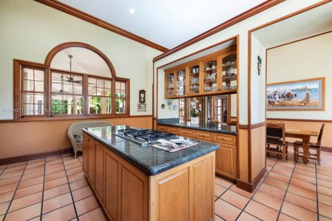 Villa ou maison à vendre à Miami, Floride: 7 chambres, 608.05 m2 № 1938638 - photo 18