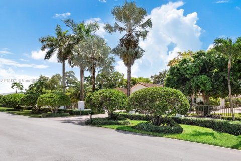 Villa ou maison à vendre à Miami, Floride: 7 chambres, 608.05 m2 № 1938638 - photo 8