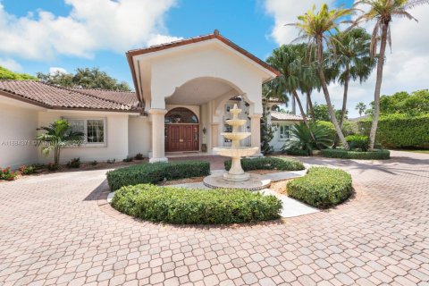 Villa ou maison à vendre à Miami, Floride: 7 chambres, 608.05 m2 № 1938638 - photo 11