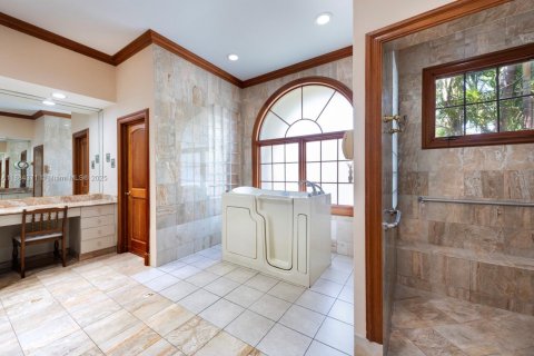 Villa ou maison à vendre à Miami, Floride: 7 chambres, 608.05 m2 № 1938638 - photo 26