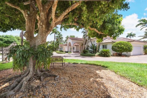 Villa ou maison à vendre à Miami, Floride: 7 chambres, 608.05 m2 № 1938638 - photo 9