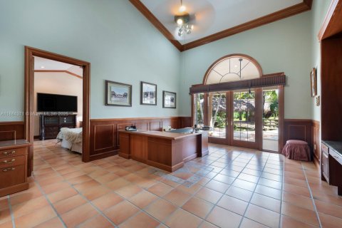Villa ou maison à vendre à Miami, Floride: 7 chambres, 608.05 m2 № 1938638 - photo 5