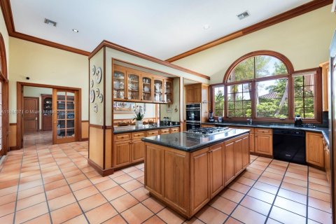 Villa ou maison à vendre à Miami, Floride: 7 chambres, 608.05 m2 № 1938638 - photo 16