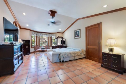 Villa ou maison à vendre à Miami, Floride: 7 chambres, 608.05 m2 № 1938638 - photo 24