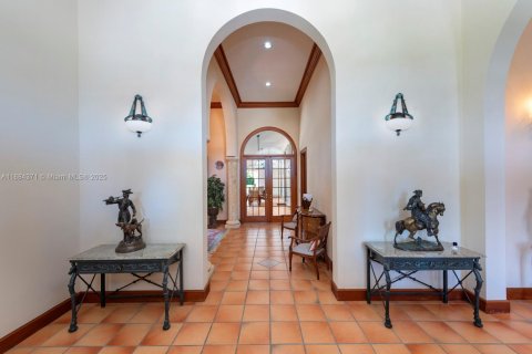 Villa ou maison à vendre à Miami, Floride: 7 chambres, 608.05 m2 № 1938638 - photo 2