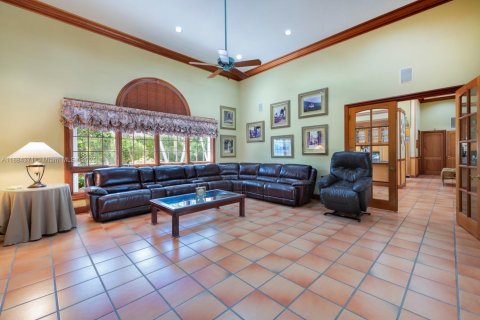 Villa ou maison à vendre à Miami, Floride: 7 chambres, 608.05 m2 № 1938638 - photo 20