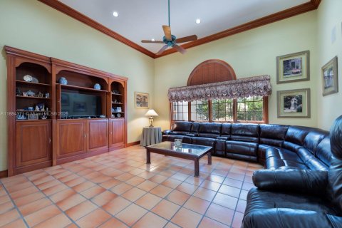 Villa ou maison à vendre à Miami, Floride: 7 chambres, 608.05 m2 № 1938638 - photo 21