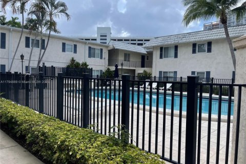 Condominio en alquiler en Pinecrest, Florida, 1 dormitorio, 53.7 m2 № 1950915 - foto 9