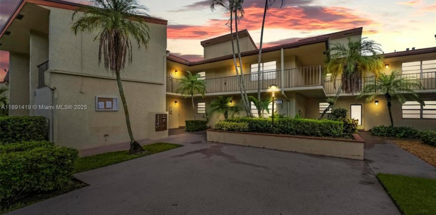 Condo à Tamarac, Floride, 2 chambres № 1946622