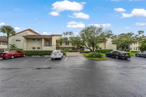 Copropriété à louer à Tamarac, Floride: 2 chambres, 119.47 m2 № 1946622 - photo 2