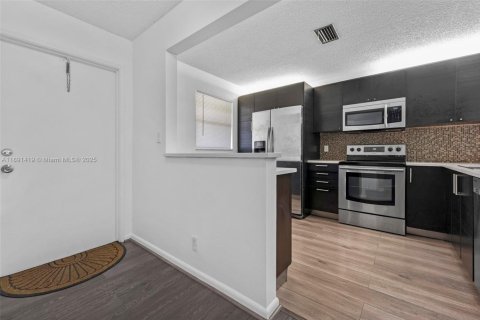 Copropriété à louer à Tamarac, Floride: 2 chambres, 119.47 m2 № 1946622 - photo 8