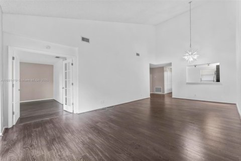 Copropriété à louer à Tamarac, Floride: 2 chambres, 119.47 m2 № 1946622 - photo 6