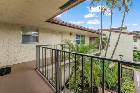Copropriété à louer à Tamarac, Floride: 2 chambres, 119.47 m2 № 1946622 - photo 3