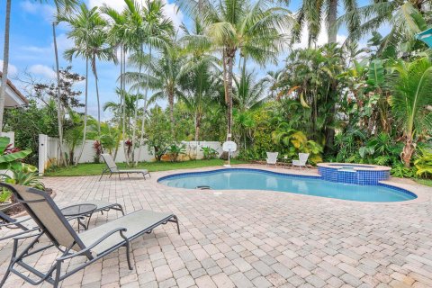 House in Fort Lauderdale, Florida 3 bedrooms, 200.95 sq.m. № 2174262 - photo 8
