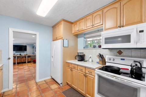 House in Fort Lauderdale, Florida 3 bedrooms, 200.95 sq.m. № 2174262 - photo 18