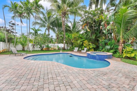 House in Fort Lauderdale, Florida 3 bedrooms, 200.95 sq.m. № 2174262 - photo 7