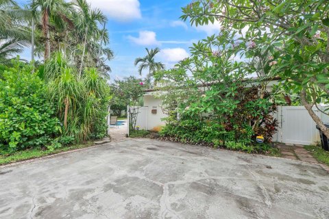 House in Fort Lauderdale, Florida 3 bedrooms, 200.95 sq.m. № 2174262 - photo 2