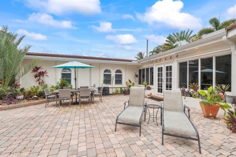 House in Fort Lauderdale, Florida 3 bedrooms, 200.95 sq.m. № 2174262 - photo 10