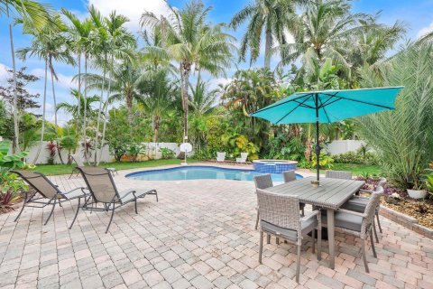 House in Fort Lauderdale, Florida 3 bedrooms, 200.95 sq.m. № 2174262 - photo 9