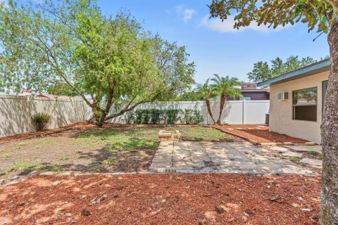 House in Brandon, Florida 3 bedrooms, 95.04 sq.m. № 2347380 - photo 27