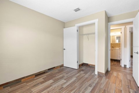 House in Brandon, Florida 3 bedrooms, 95.04 sq.m. № 2347380 - photo 16