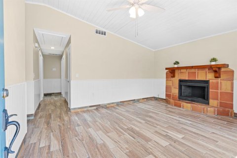 House in Brandon, Florida 3 bedrooms, 95.04 sq.m. № 2347380 - photo 2