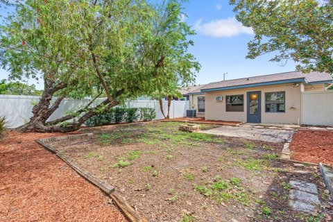 House in Brandon, Florida 3 bedrooms, 95.04 sq.m. № 2347380 - photo 26