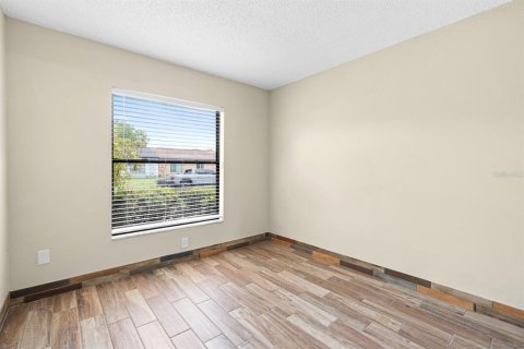 House in Brandon, Florida 3 bedrooms, 95.04 sq.m. № 2347380 - photo 15