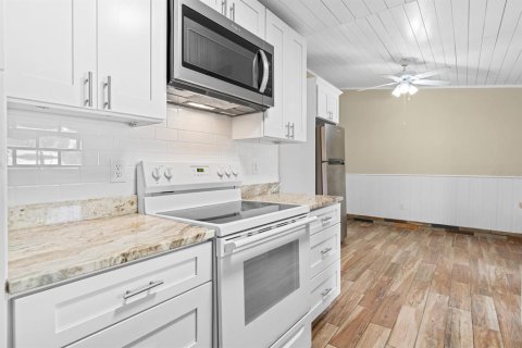 House in Brandon, Florida 3 bedrooms, 95.04 sq.m. № 2347380 - photo 12