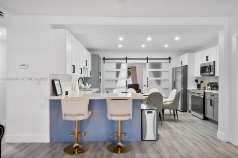 House in Miami, Florida 3 bedrooms, 160.16 sq.m. № 2066509 - photo 5
