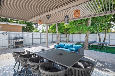 House in Miami, Florida 3 bedrooms, 160.16 sq.m. № 2066509 - photo 29