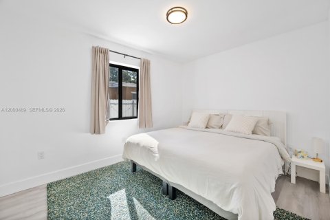 House in Miami, Florida 3 bedrooms, 160.16 sq.m. № 2066509 - photo 15