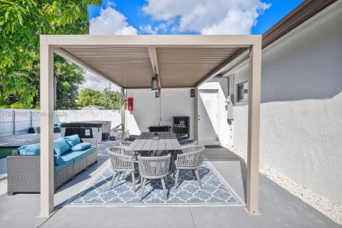 House in Miami, Florida 3 bedrooms, 160.16 sq.m. № 2066509 - photo 28
