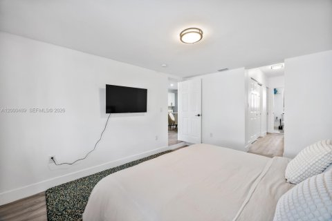 House in Miami, Florida 3 bedrooms, 160.16 sq.m. № 2066509 - photo 11