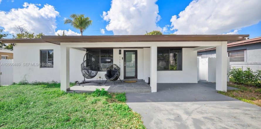 House in Miami, Florida 3 bedrooms, 160.16 sq.m. № 2066509